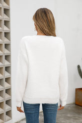 Flauschiger Pullover mit überschnittenen Schultern und Rundhalsausschnitt